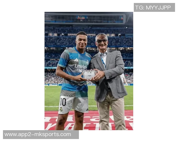 姆巴佩荣获24-25赛季欧洲金靴皇马全队盛装出席庆祝仪式