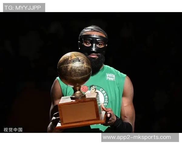 杰伦布朗独揽41分难救球队双拳难敌四手的尴尬局面