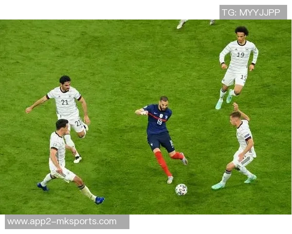 躺平等退休37岁本泽马仅联赛首轮破门缺勤5场年薪1亿合同剩1年 躺平等退休37岁本泽马仅联赛首轮破门缺勤5场年薪1亿合同剩1年