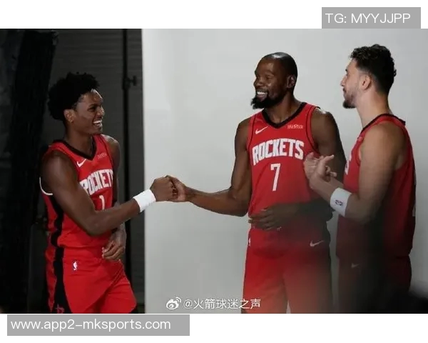 火箭备战雷霆杜兰特申京贾巴里同框训练照引发球迷热议