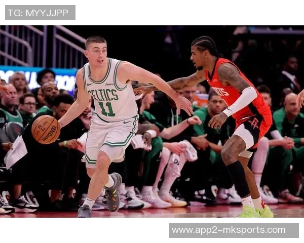 普理查德表现出色砍下24分6篮板9助攻赛场正负值高达42 普理查德表现出色砍下24分6篮板9助攻赛场正负值高达42