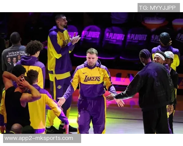 湖人高管看好用小里交易字母关键在于是否愿意放他上市场 湖人高管看好用小里交易字母关键在于是否愿意放他上市场