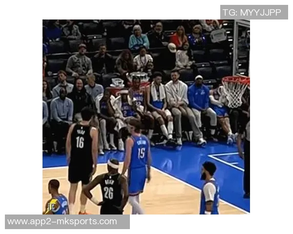 亚历山大与杨瀚森初次见面尴尬收场再次互动小杨羞涩回应引发关注