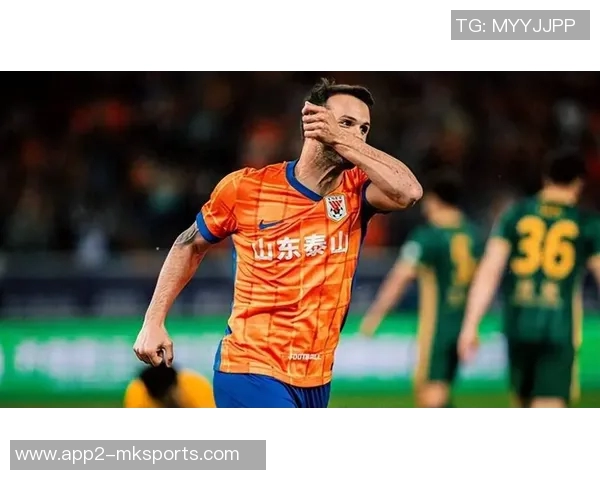 卡扎伊什维利与家人共享休闲时光照片曝光续约泰山仍在悬而未决中